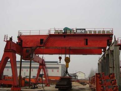 Crane Cruach QD Gléasra Cruach 30Ton