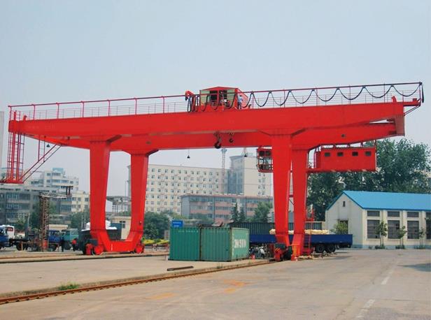 Uirlisí Nua Dearadh Nua-Ghluaisteáin Uirbeach 80 Tonna le Crann Gantry